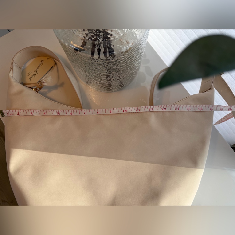 SOLD🎉Elegant Cream Shoulder Bag - Picture 6 of 7